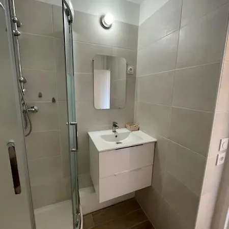 Apartment Grand Studio Amenage En T2 *