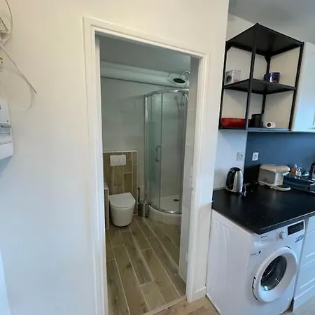 Apartment Grand Studio Amenage En T2 Paris